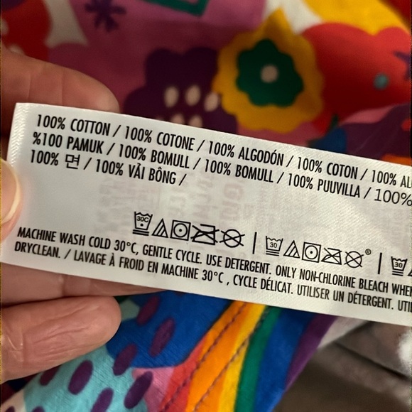 Share Disney Parks Pride Collection Spirit Jersey Rainbow Mickey Women's L LQBTQ - Picture 11 of 11